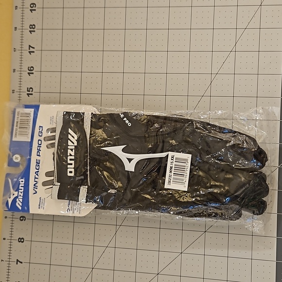 3 Pair of brand new batting gloves 2 of the. 2xl and 1 is xl - Picture 2 of 7